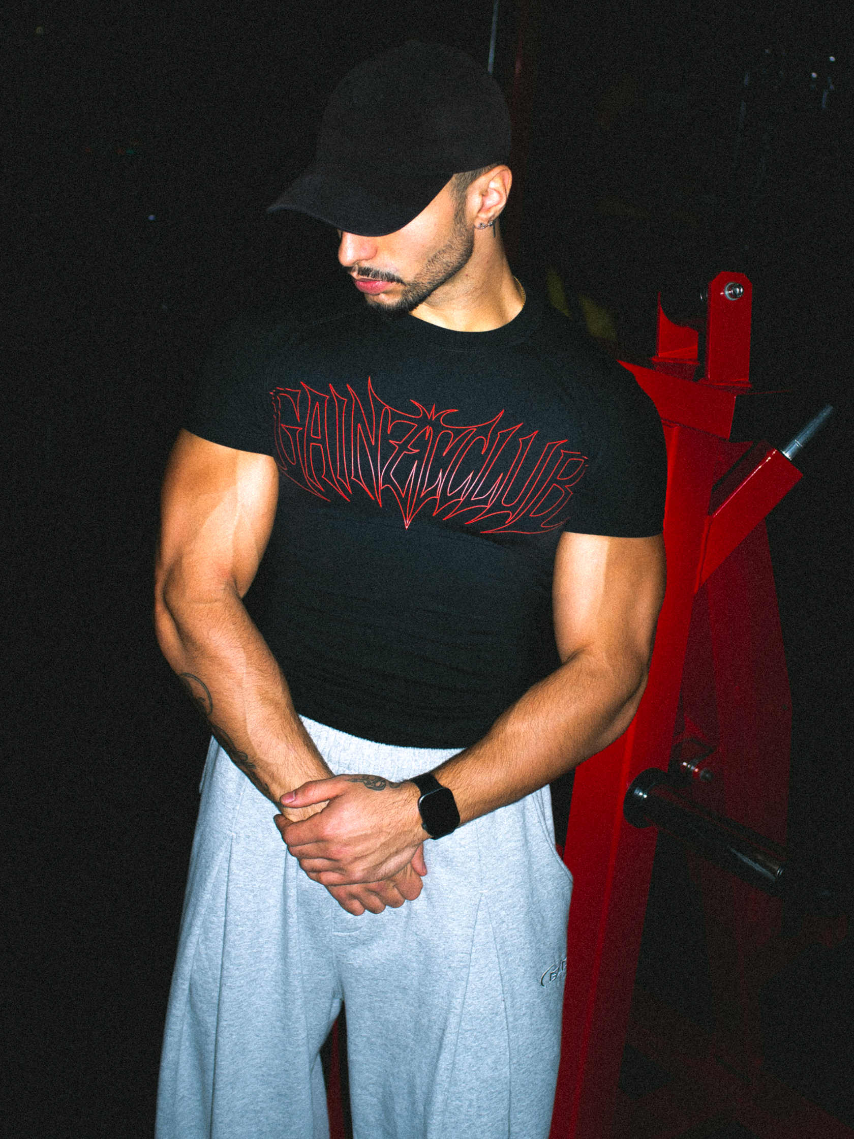 AURA COMPRESS TEE - BLACK/RED