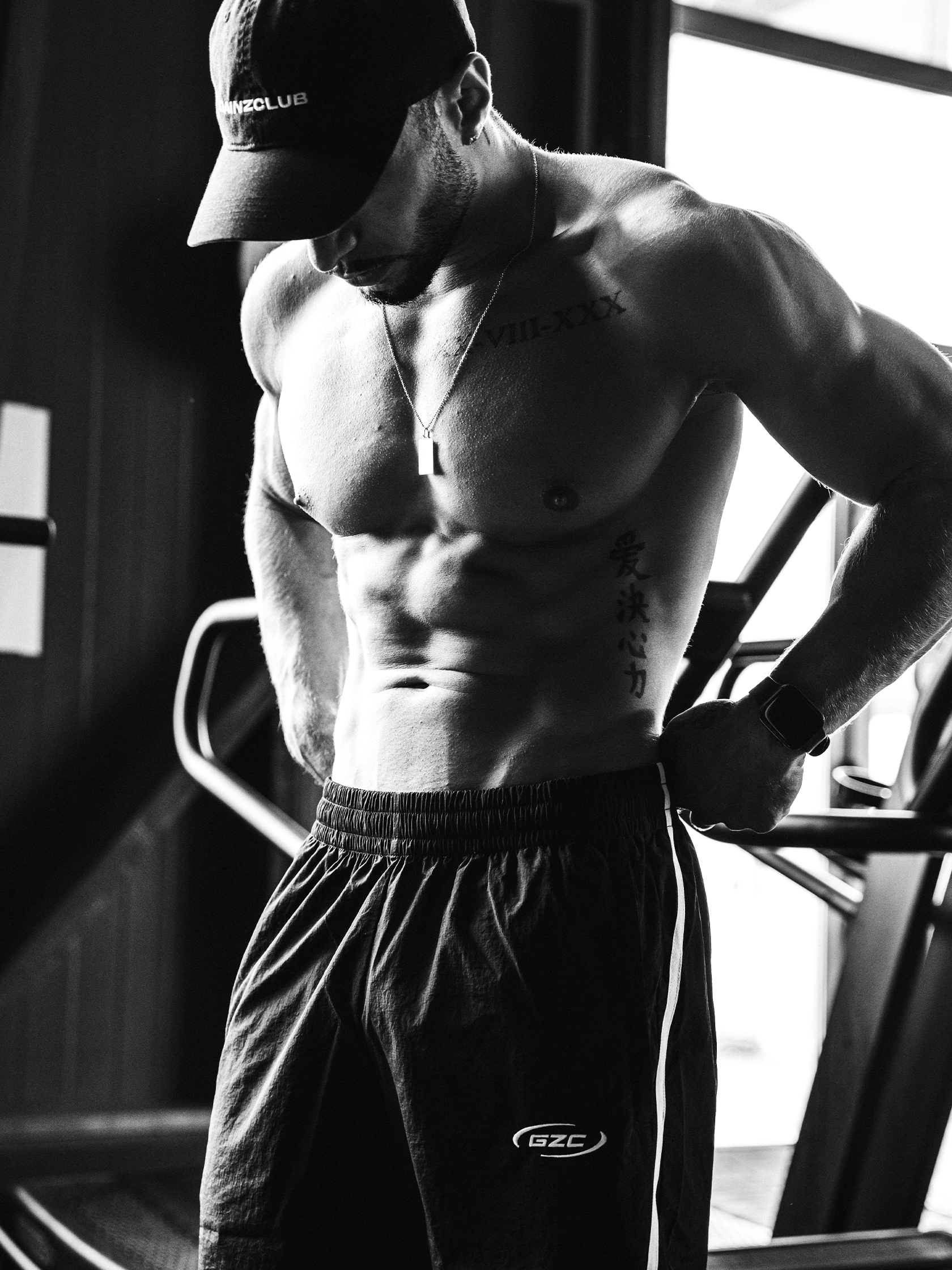 VERSATILE JOGGER - BLACK