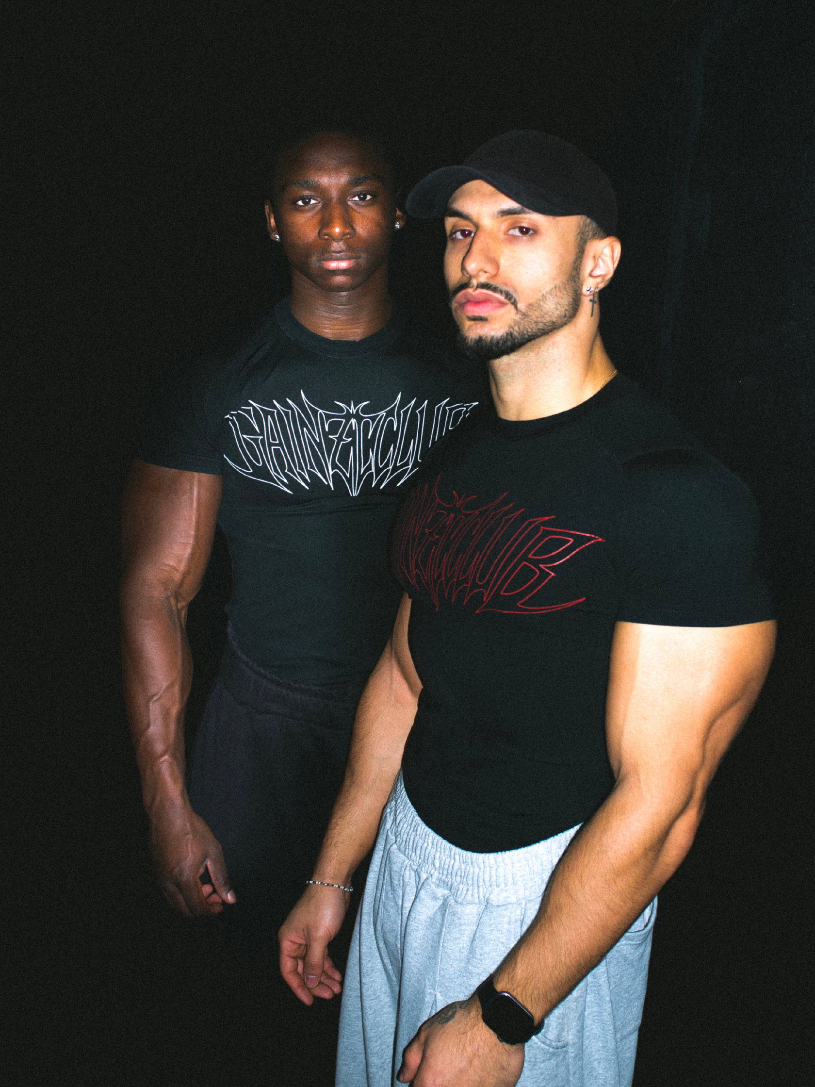 AURA COMPRESS TEE - BLACK/RED